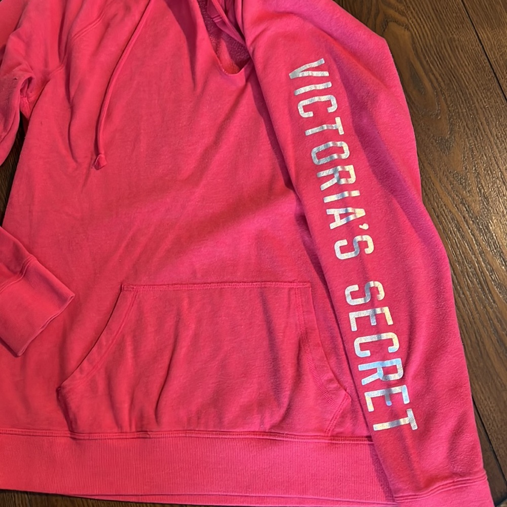 M Victoria Secret pullover - Picture 4 of 6